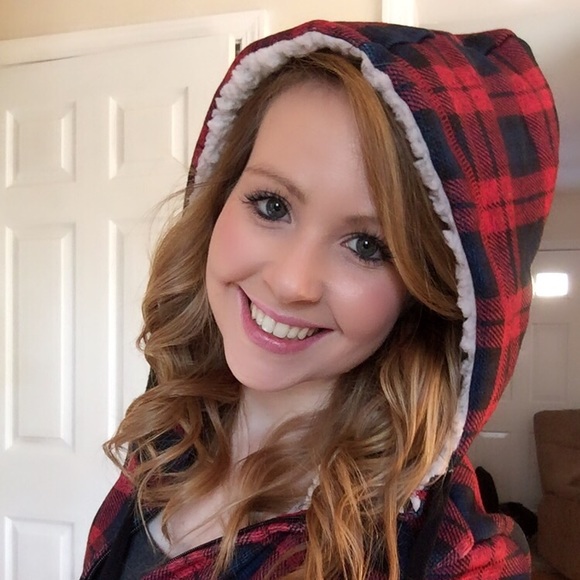 Meet your Posher, Stephanie - Picture 1 of 1